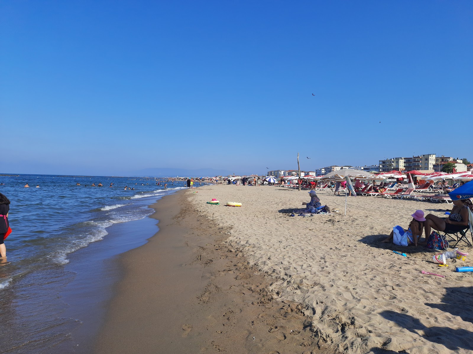 Foto van Karasu Halk Plaji met helder zand oppervlakte