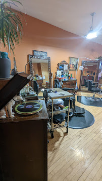 Salon Flo LLC - Photo 8 - Car repair in Milwaukee, WI, Milwaukee