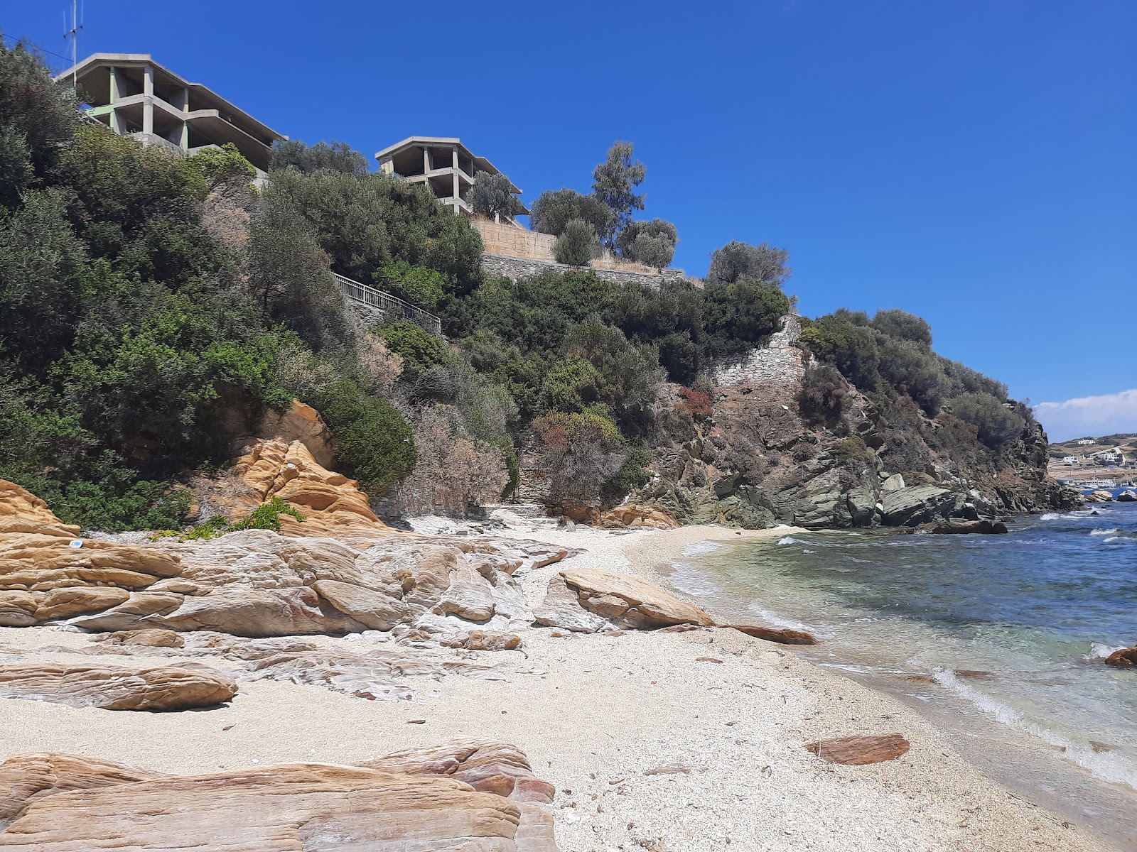 Foto di Gardo beach con baia piccola
