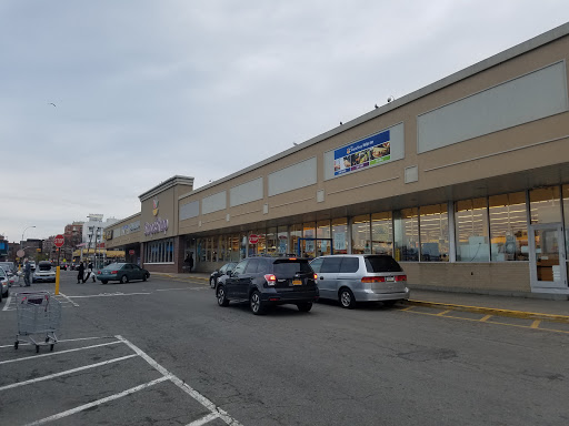 Grocery Store «Stop & Shop», reviews and photos, 31-06 Farrington St, Flushing, NY 11354, USA