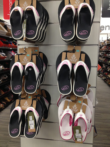 Stores to buy men's slippers Honolulu