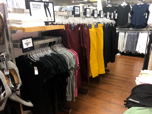 Clothing Store «Gap», reviews and photos, 18511 Outlet Blvd, Chesterfield, MO 63005, USA