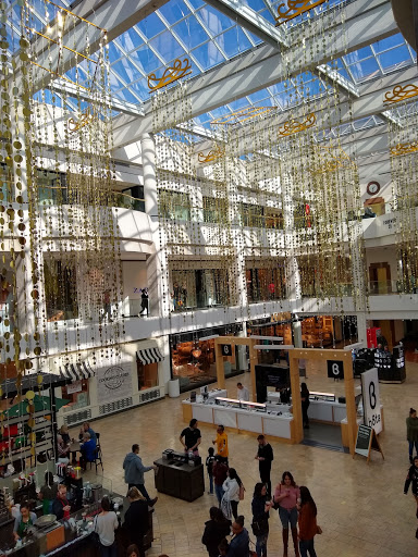 Shopping Mall «Scottsdale Waterfront», reviews and photos, 7135 E Camelback Rd #165, Scottsdale, AZ 85251, USA