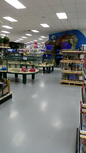 Pet Supply Store «Pet Expo Distributors», reviews and photos, 1800 Adams St, Mankato, MN 56001, USA