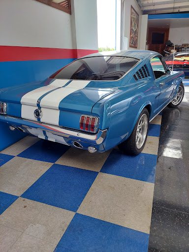 Car Dealer «A&E Classic Cars», reviews and photos, 6401 S Interstate Hwy 35, New Braunfels, TX 78132, USA