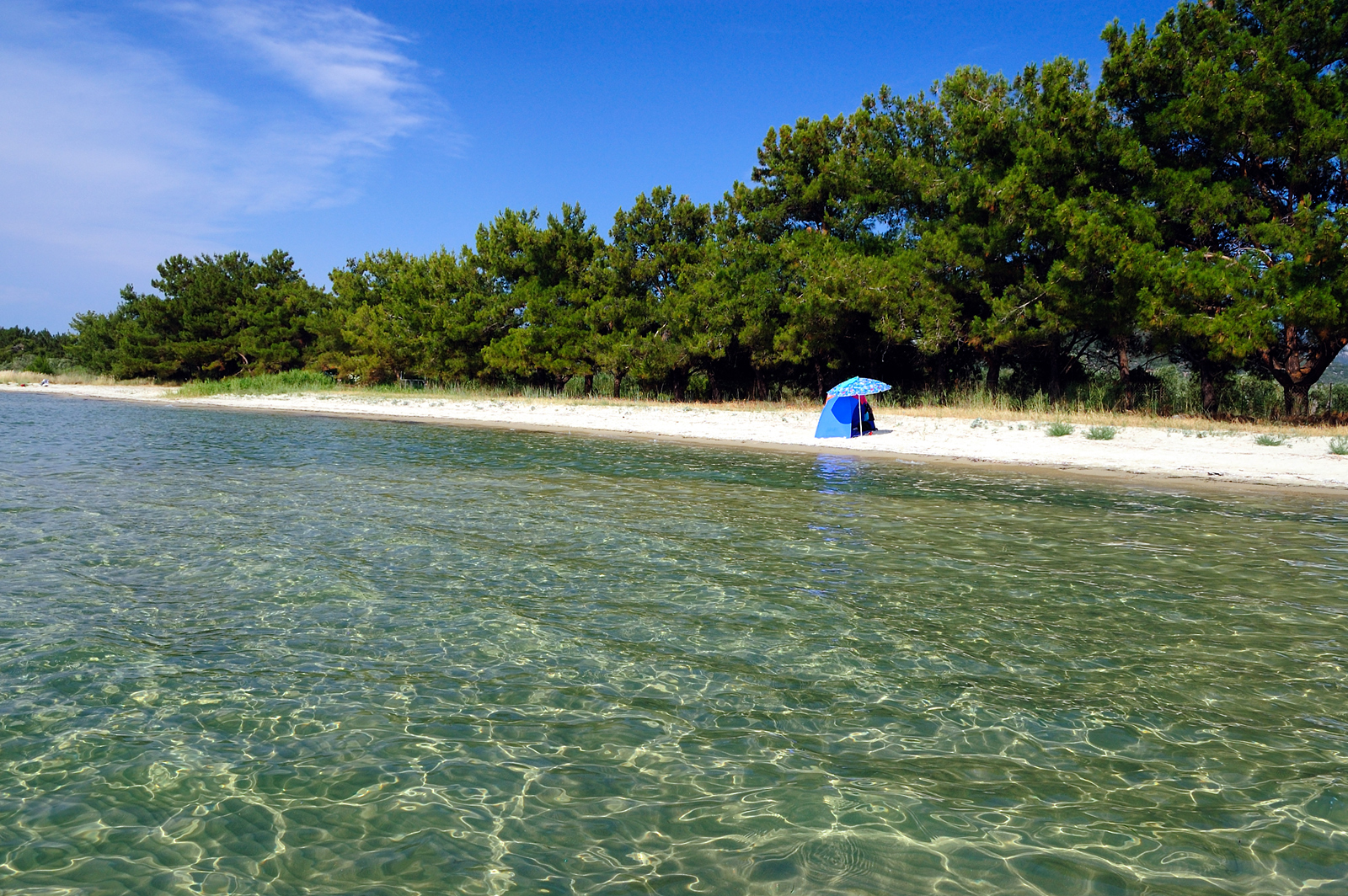 Foto av Platana beach med något ren nivå av renlighet
