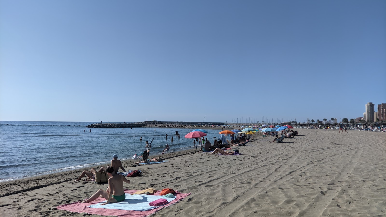 Foto von Playa de los Boliches - empfohlen für Familienreisende mit Kindern