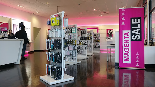 Cell Phone Store «T-Mobile», reviews and photos, 237 S Research Pl, Central Islip, NY 11722, USA