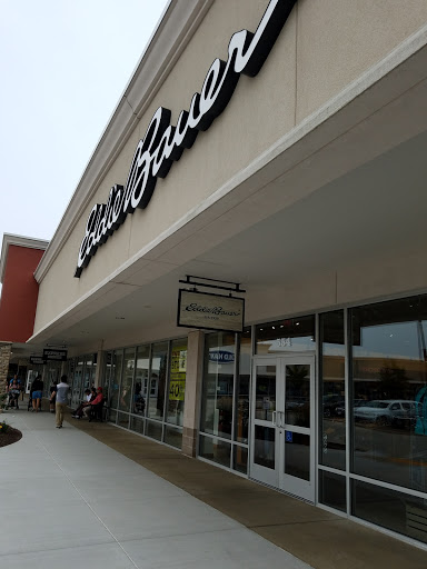 Clothing Store «Eddie Bauer», reviews and photos, 101 Hawthorn Center, Vernon Hills, IL 60061, USA