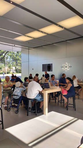 Computer Store «Apple Manhasset», reviews and photos, 1900 Northern Blvd, Manhasset, NY 11030, USA