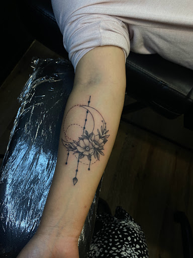 Explore flower bouquet tattoo ideas, creative tattoo ideas in Idaho Falls, available at Sinner Tattoo Studio