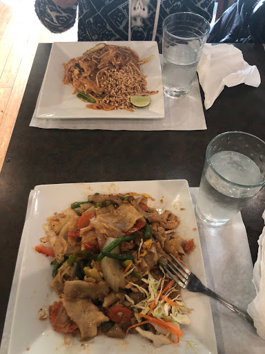 Thai Restaurant «Tup Tim Thai Cuisine», reviews and photos, 3860 Commercial St SE, Salem, OR 97302, USA