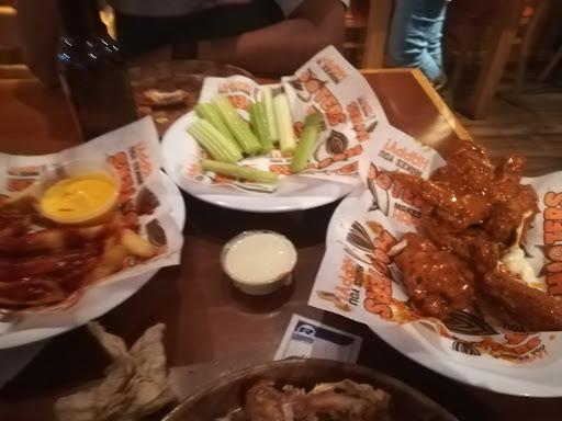 Hooters del Valle