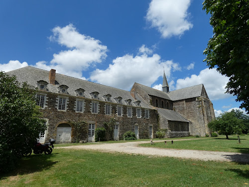 attractions Abbaye de Clairmont Le Genest-Saint-Isle