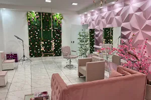 Stilo Mulher - Salão de Beleza, Manicure, Cílios e Depilação em Goiânia image