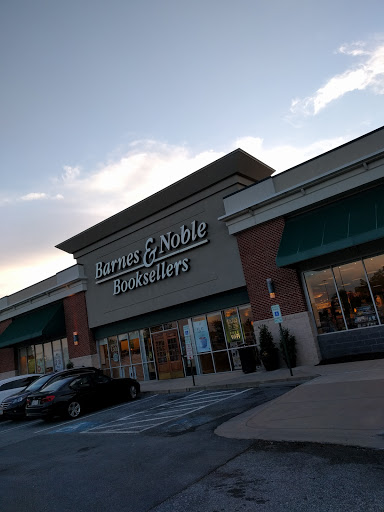 Shopping Mall «Long Gate Shopping Center», reviews and photos, 4814 Hale Haven Dr, Ellicott City, MD 21043, USA