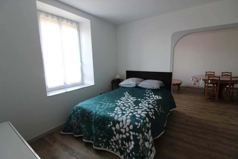 Gite Chez Reine : Appartement de vacances au calme, pour 4 personnes, proche Saint-Dié-des-Vosges et Baccarat dans les Vosges à Étival-Clairefontaine (Vosges 88)