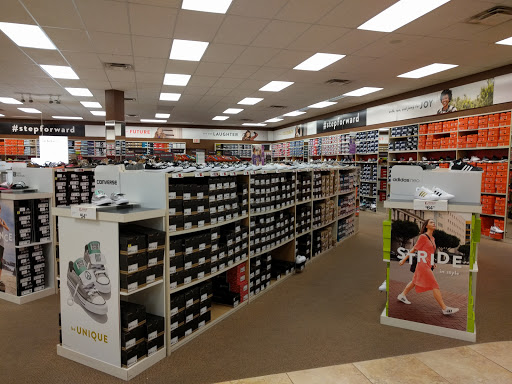 Shoe Store «Famous Footwear», reviews and photos, 3620 Edgewood Rd SW, Cedar Rapids, IA 52404, USA