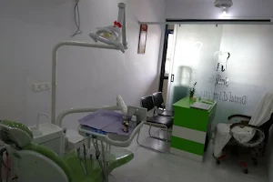 SmileArc Dental & Implant centre image
