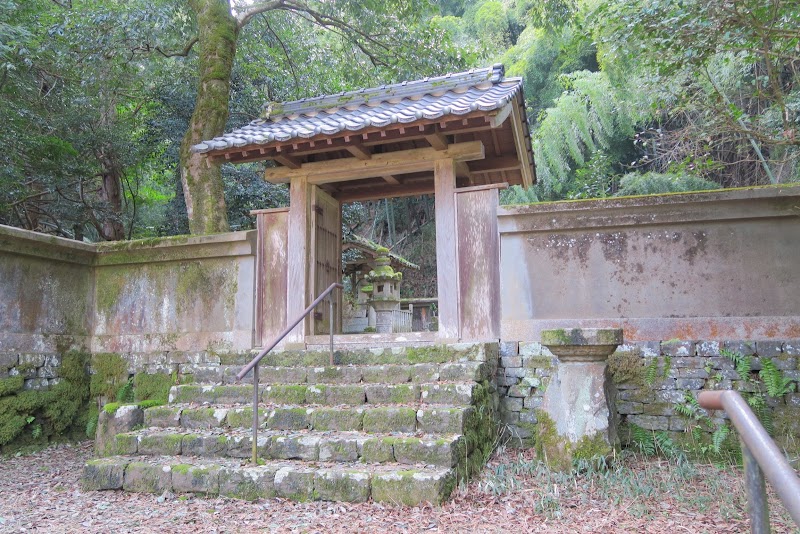 豊岡藩主京極家墓所