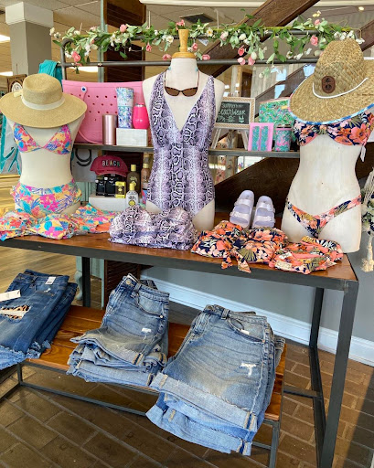 Tanning Salon «Modern Me Boutique & Tanning», reviews and photos, 414 Orange St, Auburndale, FL 33823, USA