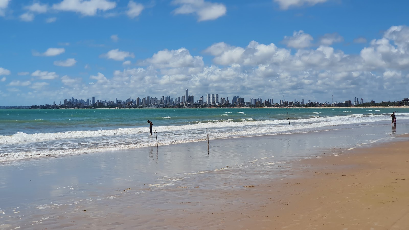 Foto von Strand von Ponta de Campina mit beiger sand Oberfläche