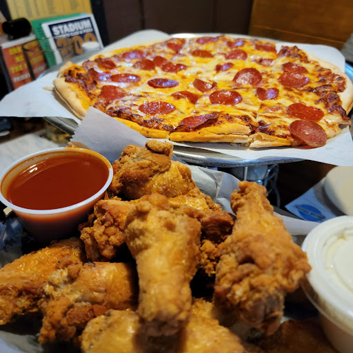 Restaurant «Stadium Sports Club & Pizza», reviews and photos, 4015 W Algonquin Rd, Rolling Meadows, IL 60008, USA