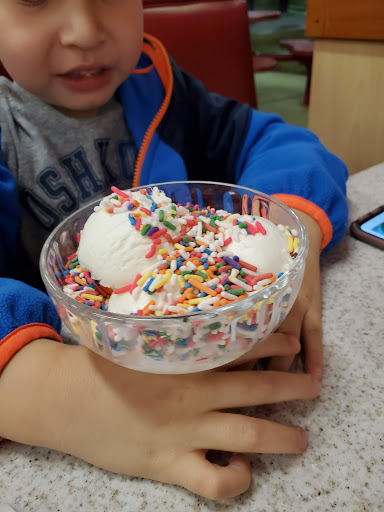 Ice Cream Shop «Oberweis Ice Cream and Dairy Store», reviews and photos, 5572 W Grand Ave Suite 1, Gurnee, IL 60031, USA