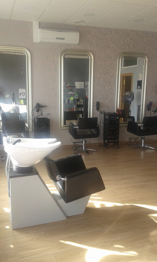 Peluquería y Estética K-Bellos en Huétor-Tájar, Granada