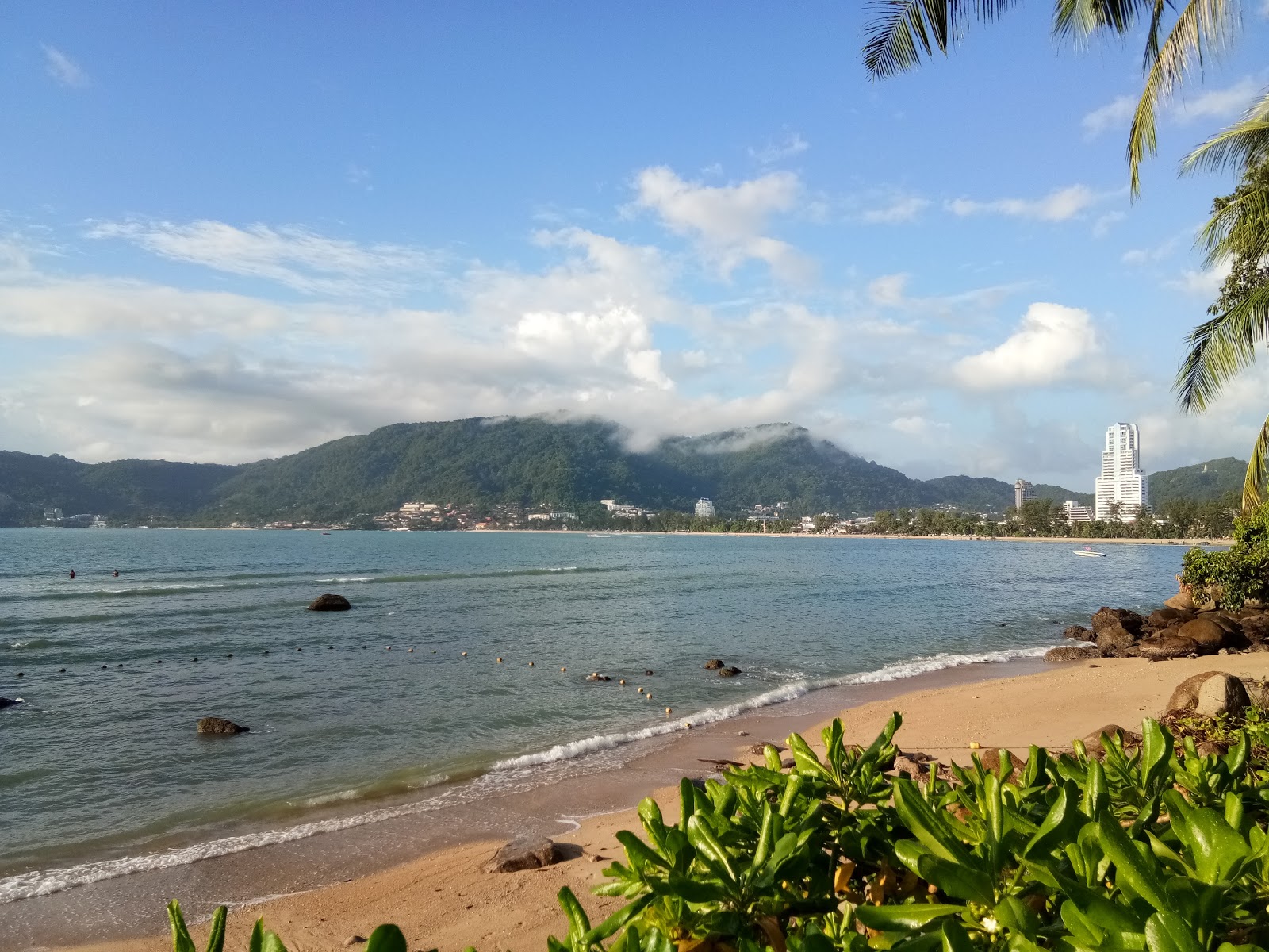 Foto di Amari Phuket Beach con una superficie del sabbia luminosa