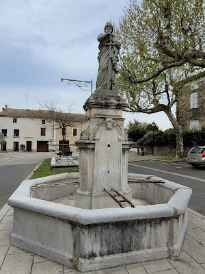 Fontaine Saint-Paul à Saint-Paulet-de-Caisson
