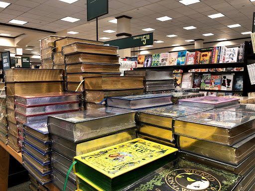 Book Store «Barnes & Noble», reviews and photos, 2614 Central Park Ave, Yonkers, NY 10710, USA