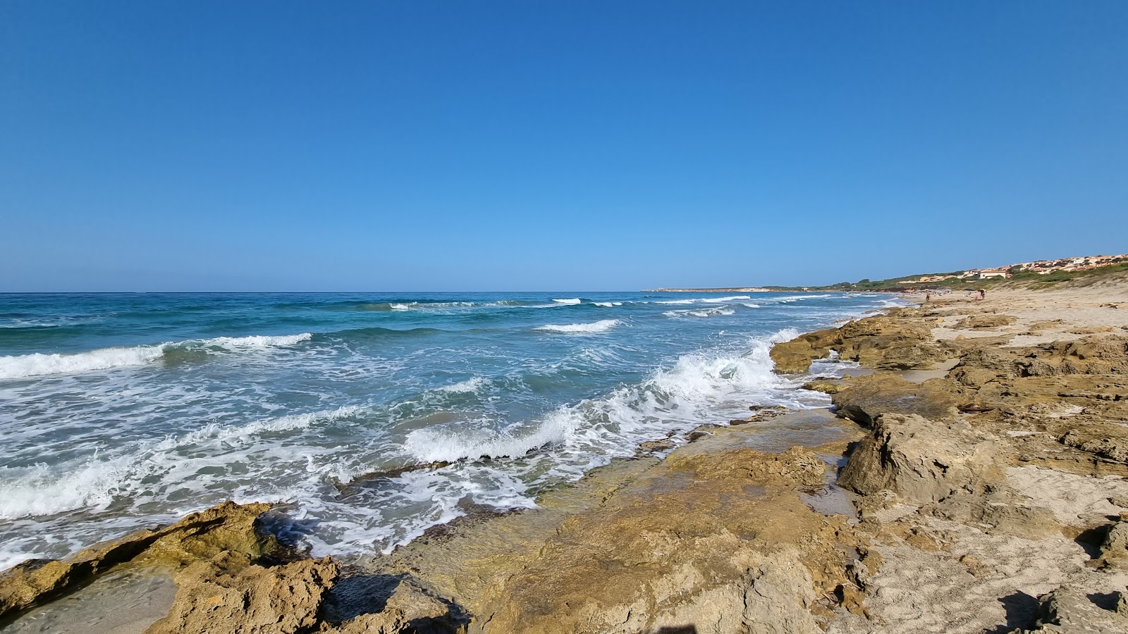 Foto av Spiaggia di Funtana Meiga med blå rent vatten yta