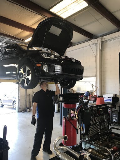 Auto Repair Shop «Vintage Auto», reviews and photos, 605 Pine Knoll Dr, Greenville, SC 29609, USA