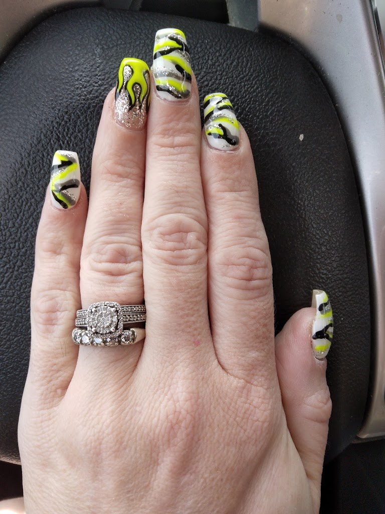 Leon Nails 19525