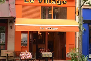 Le Village image