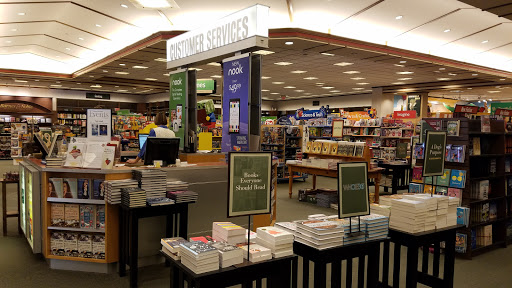 Book Store «Barnes & Noble Booksellers Maple Grove», reviews and photos, 8040 Wedgewood Ln N, Maple Grove, MN 55369, USA