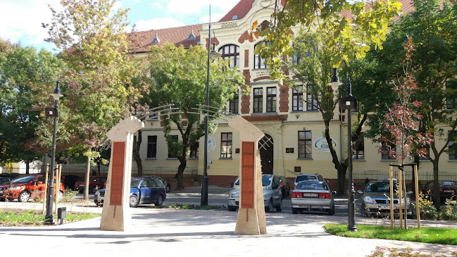 Arany János Kulturális Központ - Könyvtár