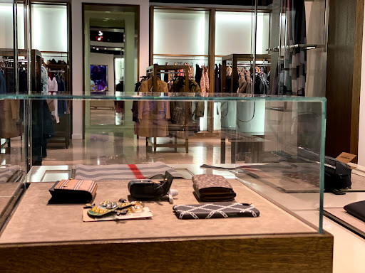 Clothing Store «Burberry Outlet», reviews and photos, 5220 Fashion Outlets Way, Rosemont, IL 60018, USA