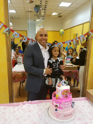 Shopping Mall «ShoppingTown Mall», reviews and photos, 3649 Erie Blvd E, Syracuse, NY 13214, USA