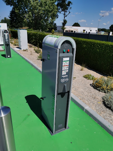 Borne de recharge de véhicules électriques Lidl Station de recharge Pontorson