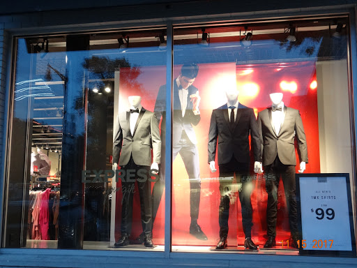 Clothing Store «Express», reviews and photos, 3101 Steinway St, Astoria, NY 11103, USA