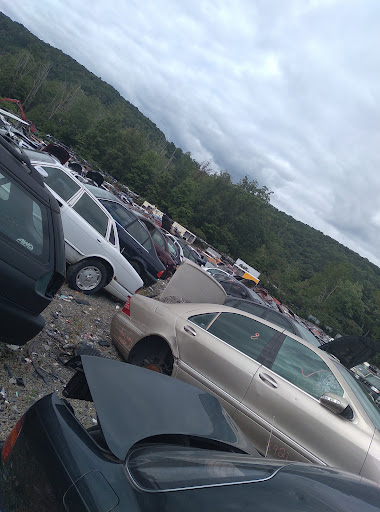 Salvage Yard «EZ Pull & Save Auto Parts», reviews and photos, 2401 Summer Valley Rd, New Ringgold, PA 17960, USA