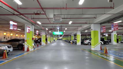 臺北大學運動場地下停車場