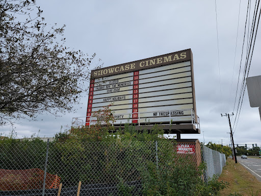 Movie Theater «Showcase Cinema de Lux Revere», reviews and photos, 565 Squire Rd, Revere, MA 02151, USA