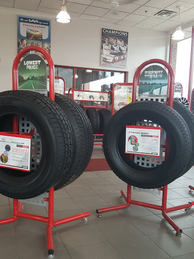 Tire Shop «Discount Tire Store - Shelby Township, MI», reviews and photos, 51073 Shelby Pkwy, Shelby Charter Township, MI 48315, USA