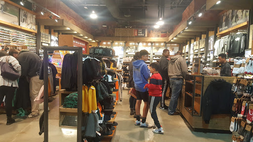 Shoe Store «Vans», reviews and photos, 3393 Peachtree Rd NE #3110a, Atlanta, GA 30326, USA