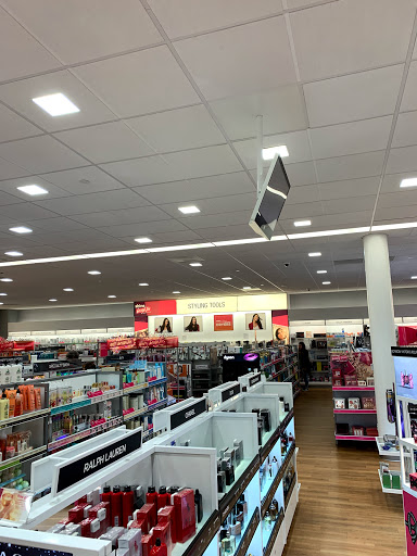 Hair Salon «Ulta Beauty», reviews and photos, 700 N Milwaukee Ave #117, Vernon Hills, IL 60061, USA