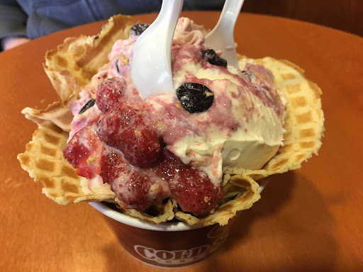 Ice Cream Shop «Cold Stone Creamery», reviews and photos, 505 E Green St, Champaign, IL 61820, USA