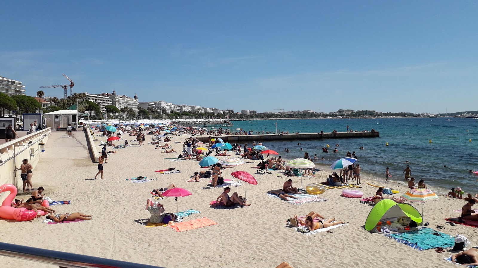 Foto von Plage Mace mit beiger sand Oberfläche